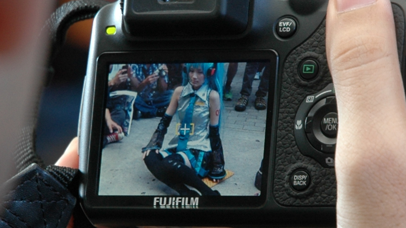 Illustration for article titled It's Like Inception, But with Cosplay Photos